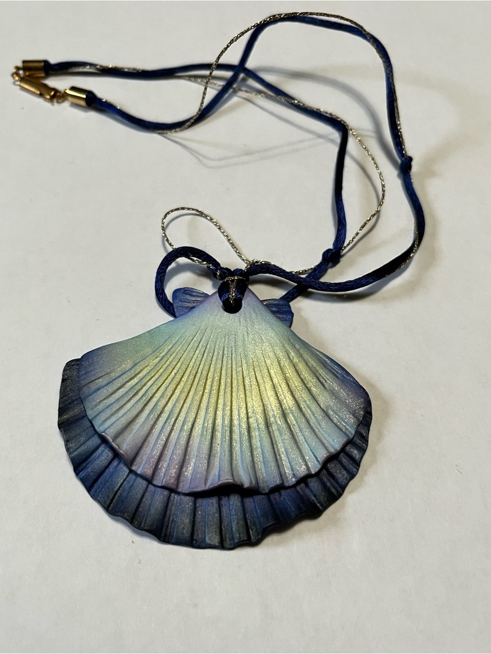 Vintage Linda van Der Linde porcelain seashell necklace Very